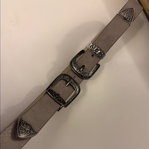 Stylish Gray Belt with Silver Buckle - Picture 1 of 4